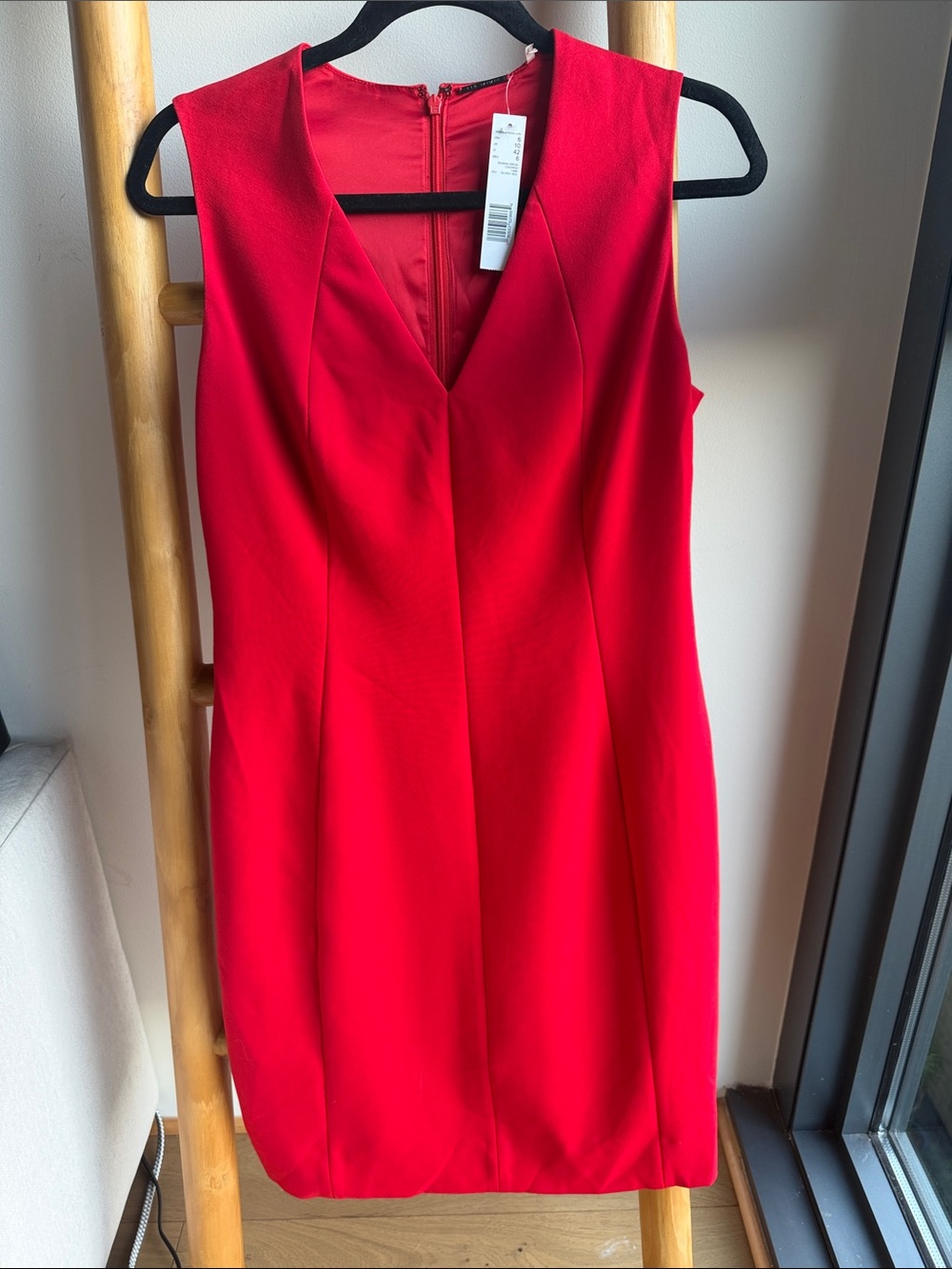Elie Tahari Vibrant Red Sleeveless V-Neck Midi Dress (lined)